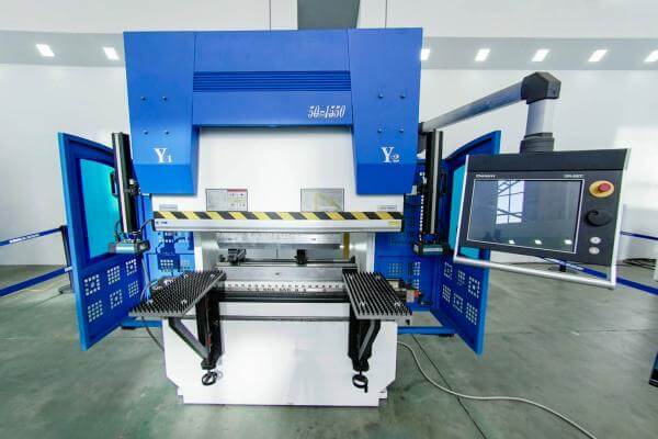 5. Hydraulic synchronized CNC press brake WAD-50T-1550